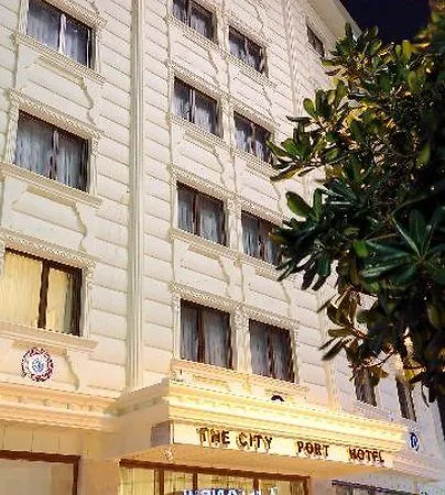 The Port فندق